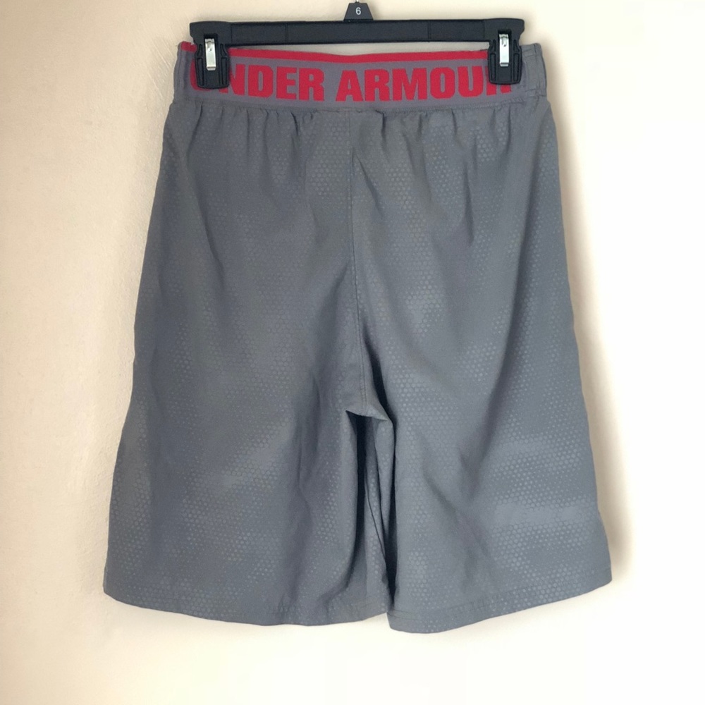Under Armour Loose Fit Shorts Gray Red Size Small Petite Athletic EUC